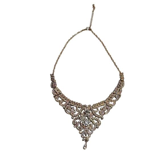 NWT Rose Gold Rhinestone Statement Necklace & Earrings Set - Picture 4 of 16